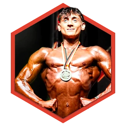 Semino beim Back Double Biceps auf der GNBF-Bühne in Walsrode